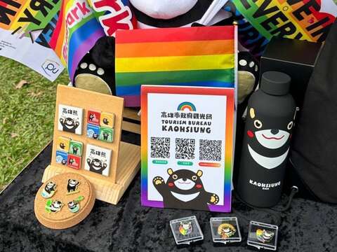 图10观光局摊位展示高雄熊周边系列商品