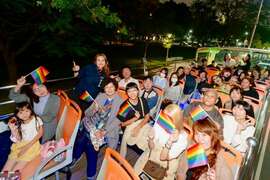 图15观光局与旅宿业者参加彩虹巴士游程