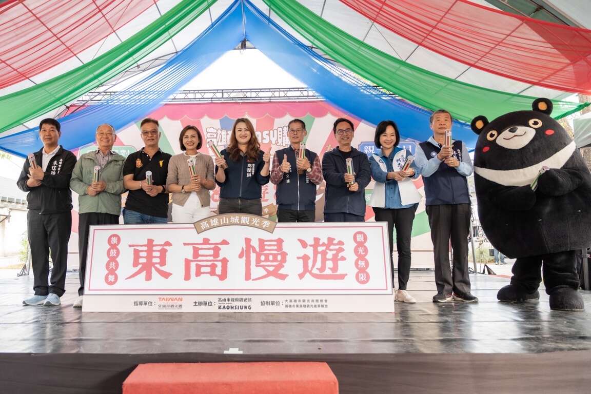 图2开幕活动现场贵宾大合照