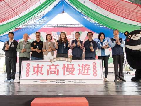 图2开幕活动现场贵宾大合照