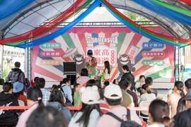 图3活动现场气球亲子活动照