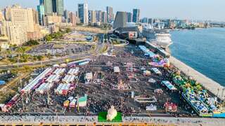 码头乐园有免费游乐设施、美食市集及亲子互动表演，是小朋友的玩乐天堂。
