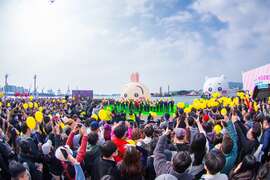 图8、游港活动16号码头人潮照