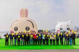 图10、高雄市政府团队与民意代表合影