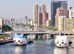 图10、吉伊卡哇轻轨主题列车经过留下珍贵画面