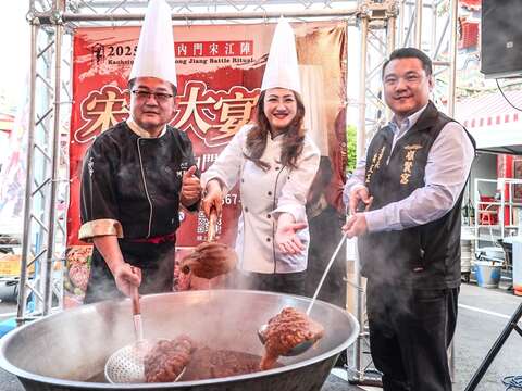 图6：欢迎大家手刀订桌，来内门顺贤宫参香祈福，品尝食神料理。