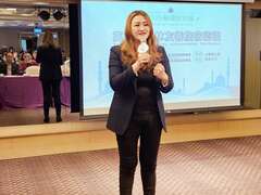 图2 高闵琳局长向参加业者说明对穆斯林辅导的努力