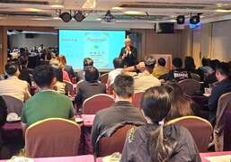 图9 与会业者聆听马孝棋教长分享穆斯林友善建置经验