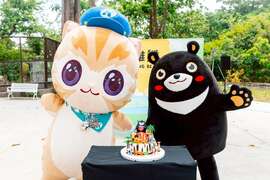 图2.蜜柑站长亲手献上生日蛋糕与祝福