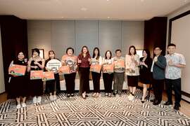 图4.高闵琳局长赠送伴手礼予马来西亚星宇航空踩线团_0
