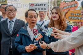 图3 林钦荣副市长接受媒体联访