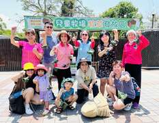 图10 寿山动物园员工及志工共同制作应景粽