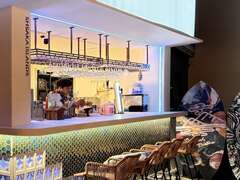 图7. 缆绳滑水旁「羣岛Shakaislands酒吧&餐厅」用餐环境超Chill