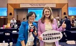 图5、高闵琳局长与韩国旅行业协会及旅行业者交流合影。