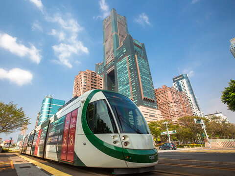 Exploring Kaohsiung in one day: Low-carbon light rail excursions