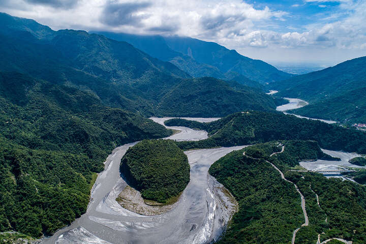 Ba ngọn núi nổi tiếng của vùng Maolin: Núi Longtou (Long Đầu Sơn), núi Shetou (Xà Đầu Sơn) và núi Guixing (Quy Hình Sơn)