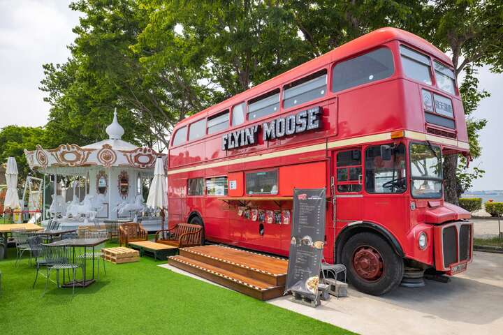 HOLO Park映像鹽埕雙層巴士造型餐車