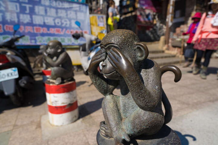 柴山登山步道入口猕猴雕像
