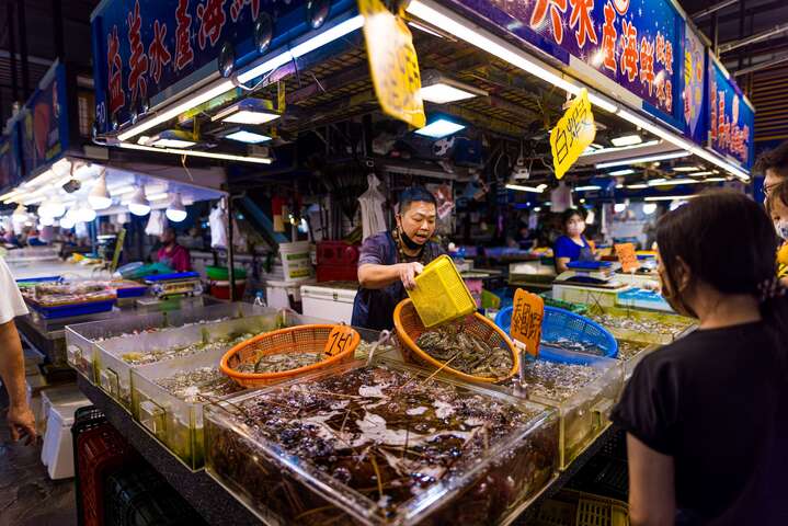 蚵仔寮魚市場每日最新鮮海鮮