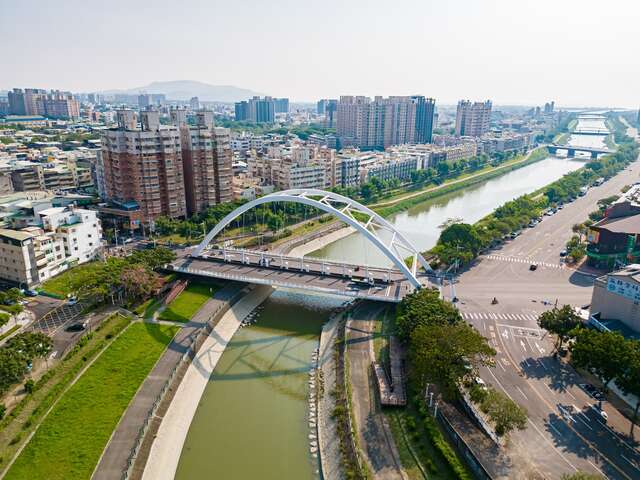後劲溪 绿色生态长廊－桥 空拍照1