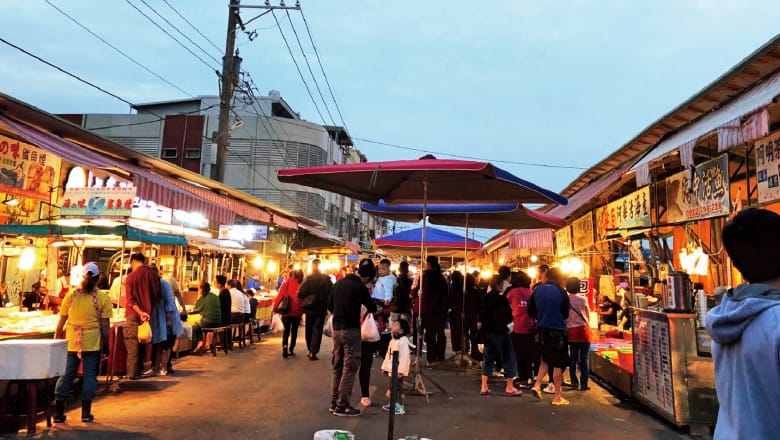 Chợ cá tham quan cảng Hưng Đạt