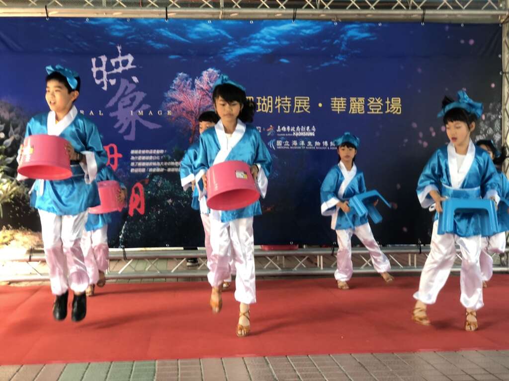 開幕記者會邀請在地旗津國小舞蹈班表演