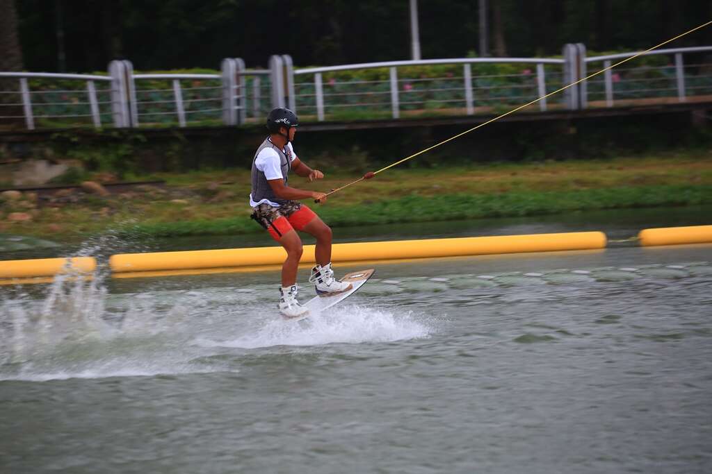 Cable wakeboarding at Lotus Pond