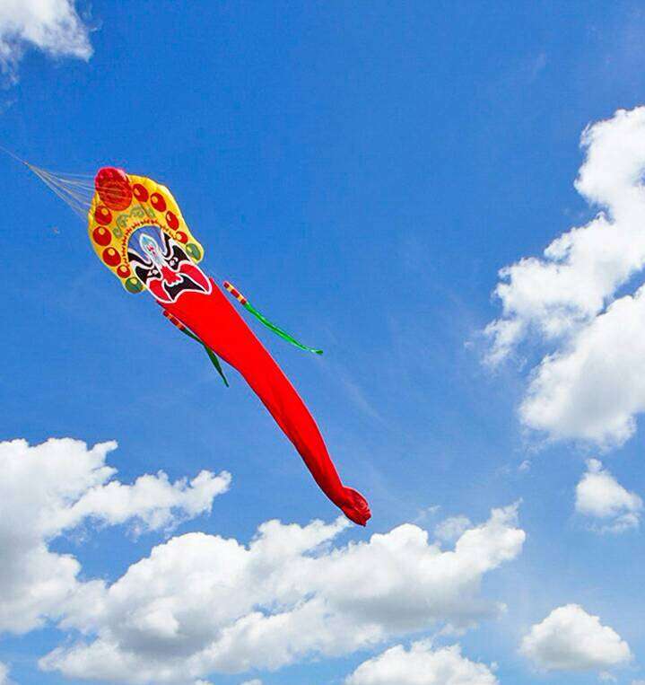 치진 헤이샤 놀이축제,  7/31연날리기 공연쇼에서 백여개의 연이 하늘을 향해 날아올라 치진의 해변을 아름답게 수놓다. 2
