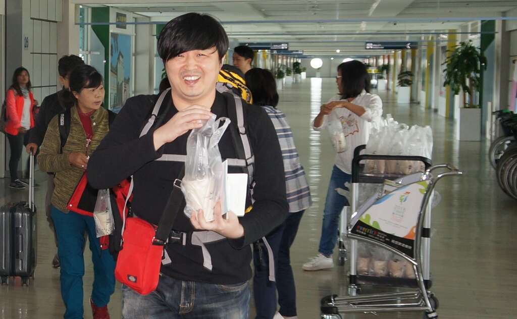Để kỉ niệm 5 năm hoạt động đường bay “Busan-Cao Hùng”