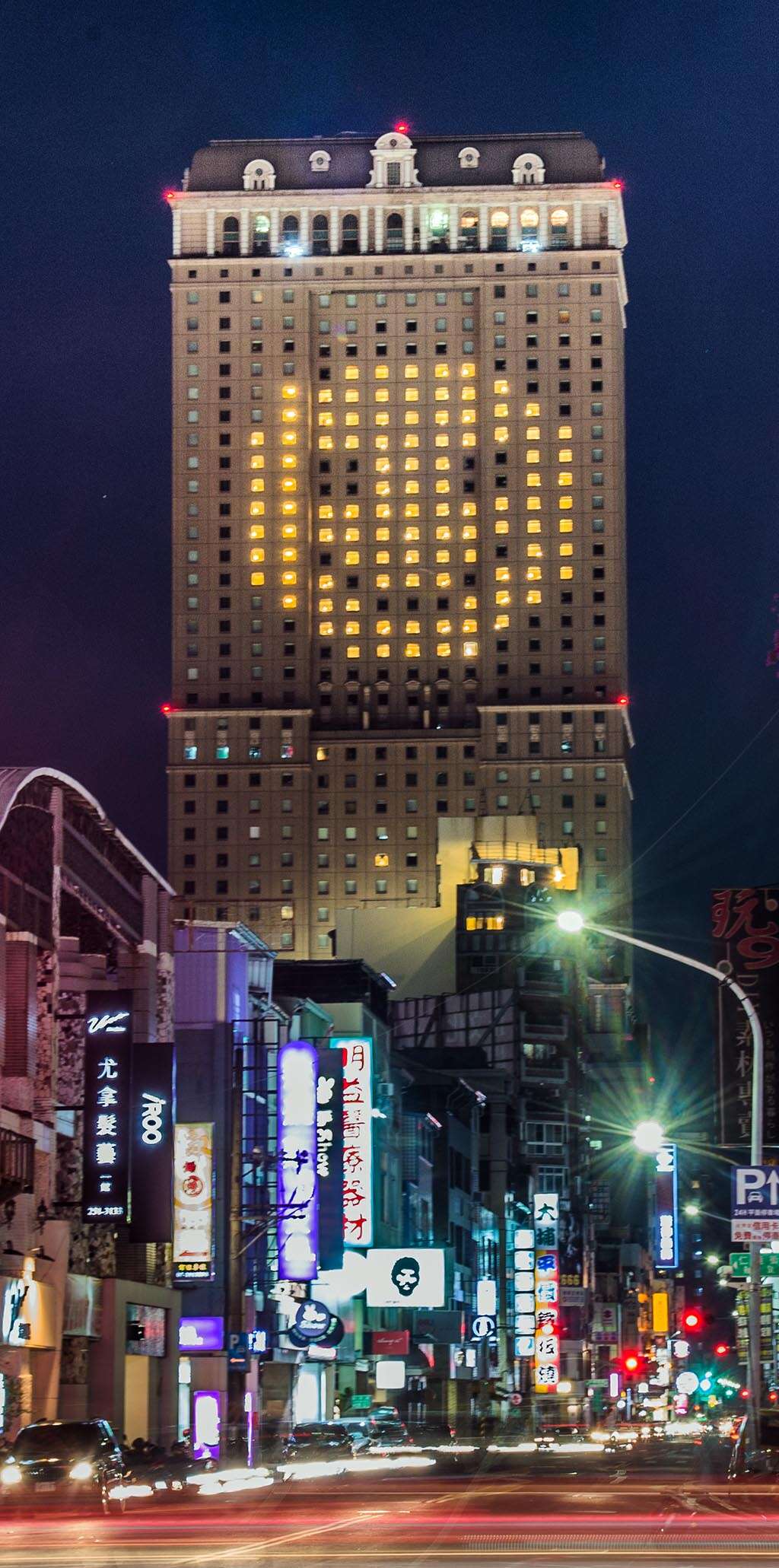 漢來大飯店-點燈微笑慶祝零確診