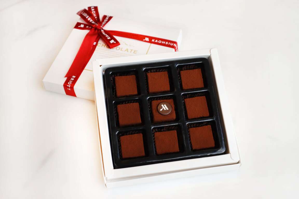 業者推出520當天手工生巧克力買一送一，代表雙倍的愛，獻給懂愛的人。（照片提供：高雄萬豪酒店）