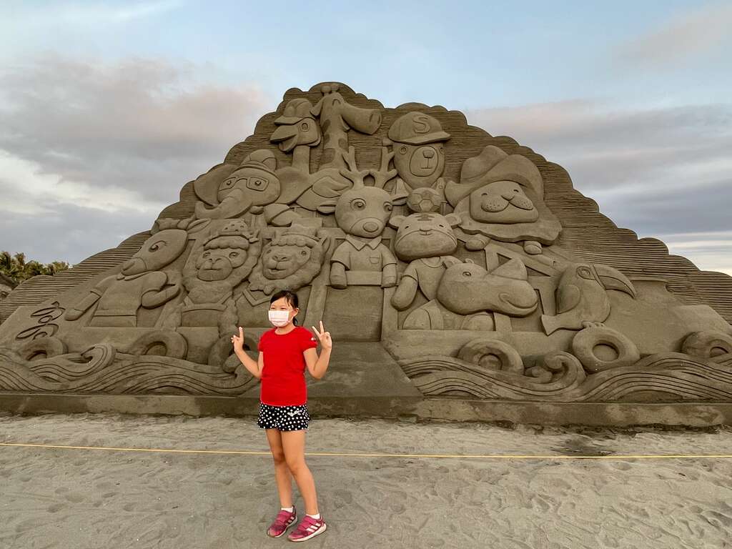 圖五  在旗津海水浴場打造「動物狂歡派對」主題沙雕展，打造兩座高達6公尺南台灣最大主題沙雕。
