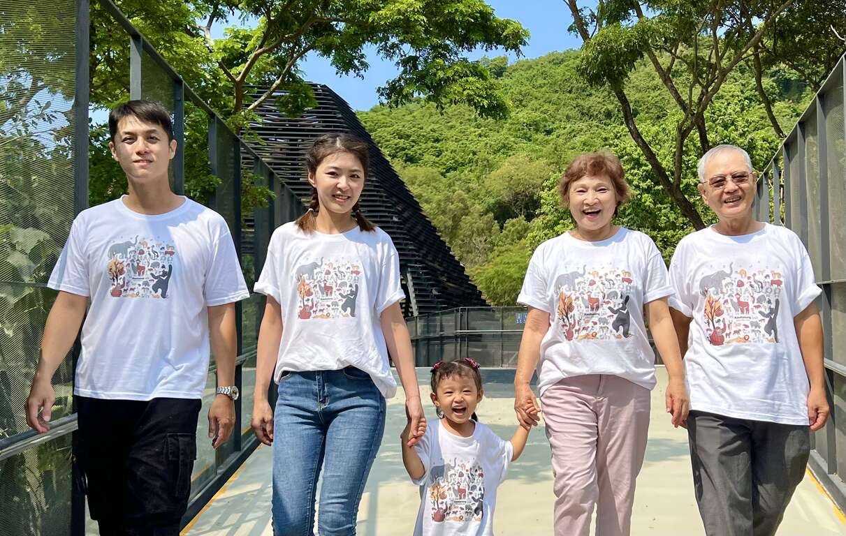 图3 寿山动物园开园纪念T恤