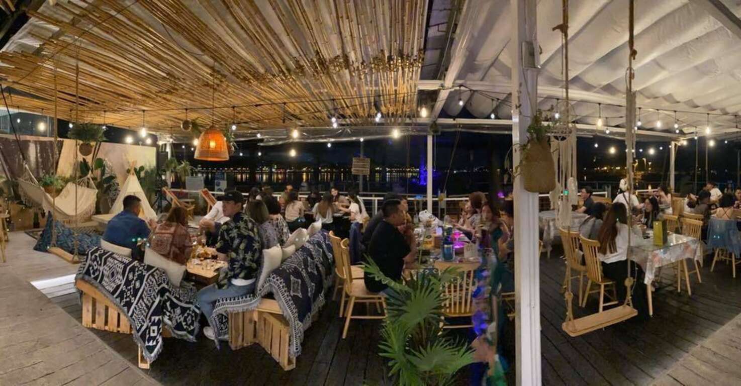 圖9 「羣島」餐酒館位於蓮池潭畔