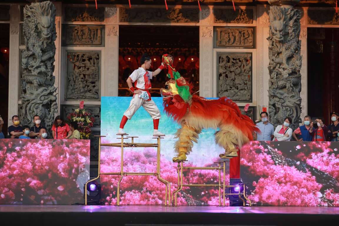 圖1.國立臺灣戲曲學院將帶來結合武術、京劇、雜耍、舞蹈的表演，加緊練習中。