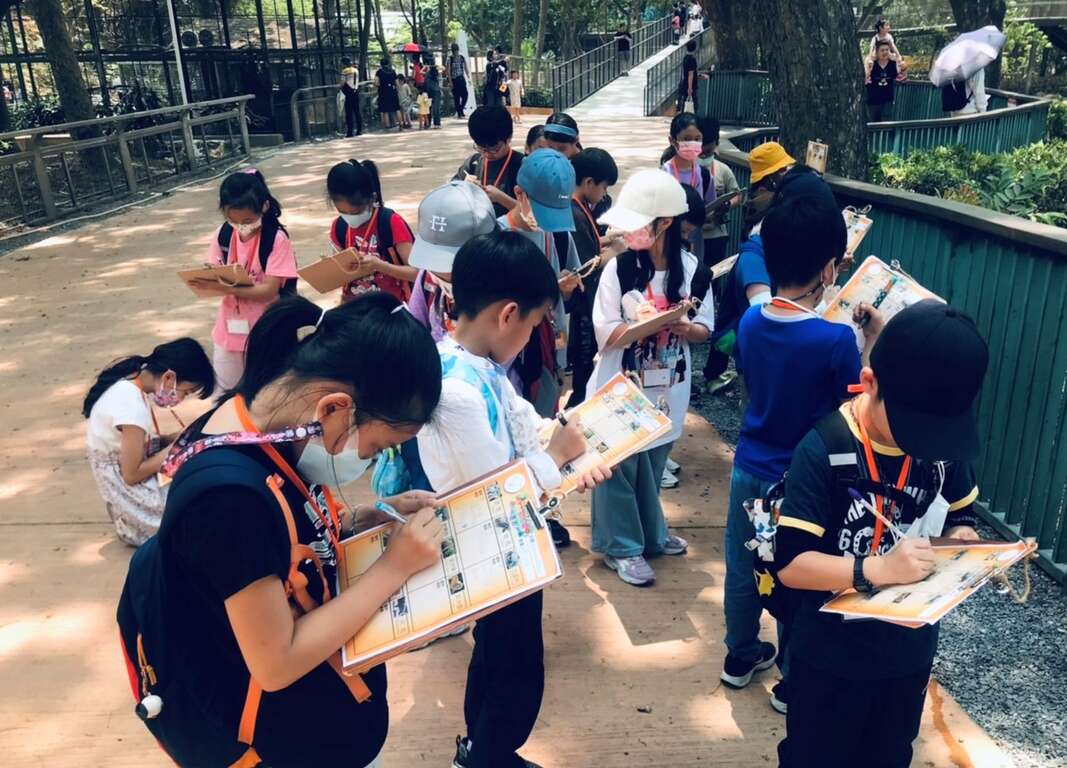 图6 营队走读寿山动物园