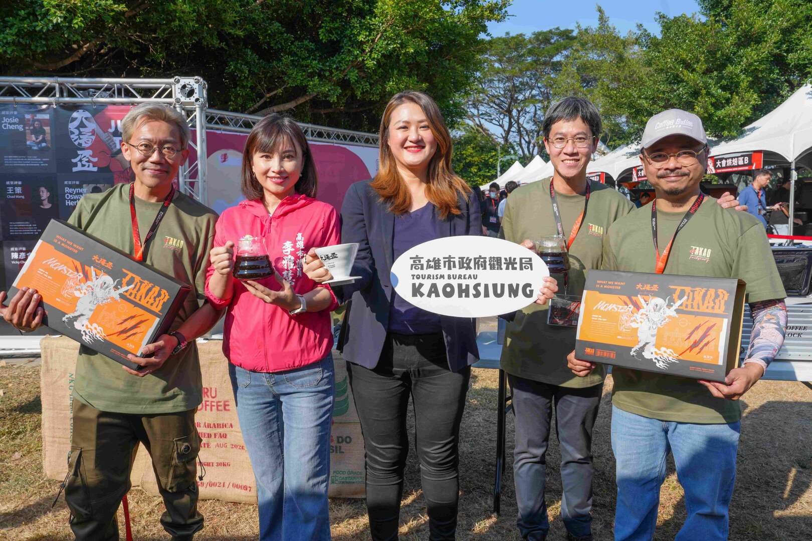1.觀光局長高閔琳（中）歡迎全國民眾週末來參加本次活動。