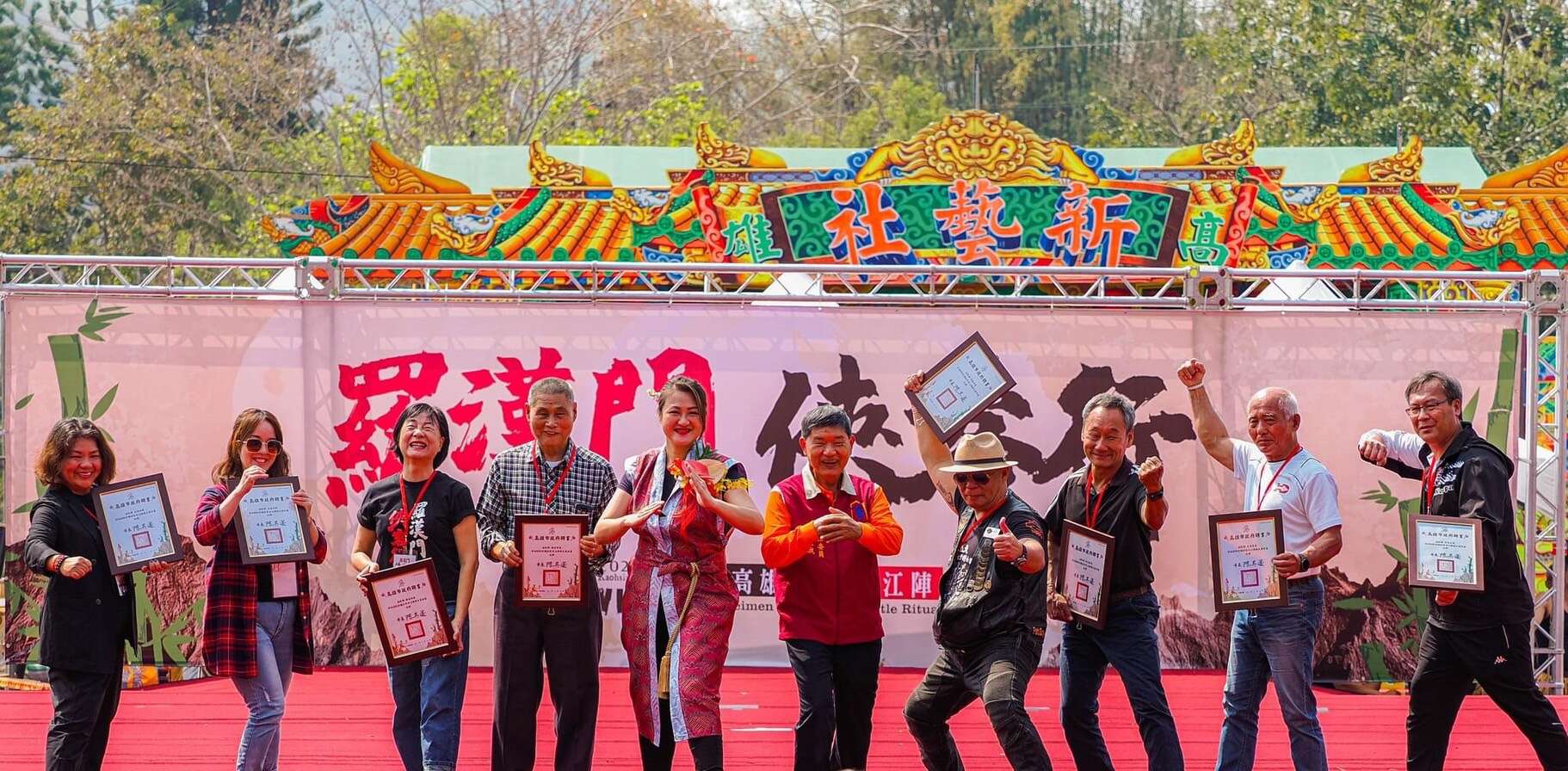 圖2.武林盟主觀光局長高閔琳與8位評審合影。