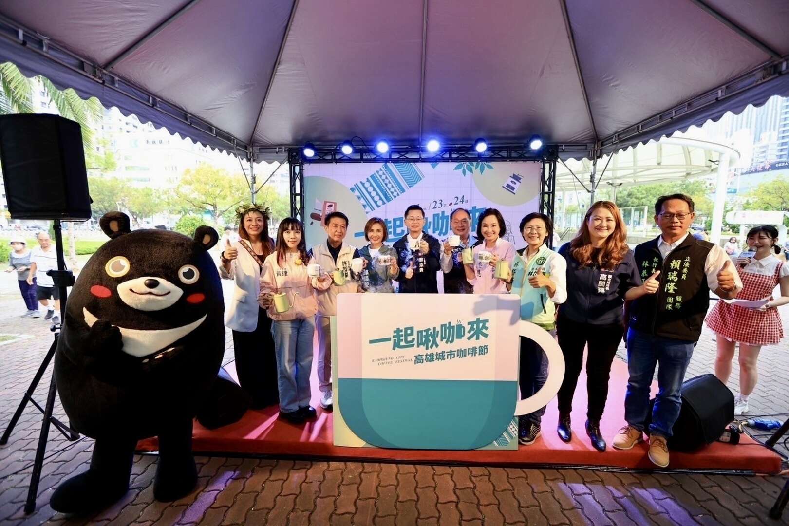 2.高雄咖啡節活動開幕合影，歡迎市民一同來品嚐高雄美味咖啡。