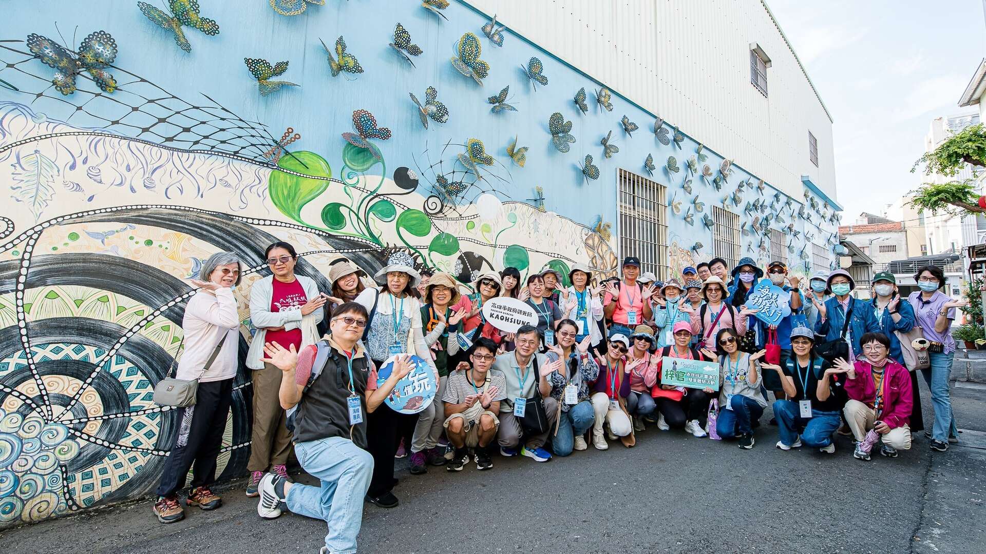 圖2-老屋新生命，欣賞梓平社區彩繪牆。