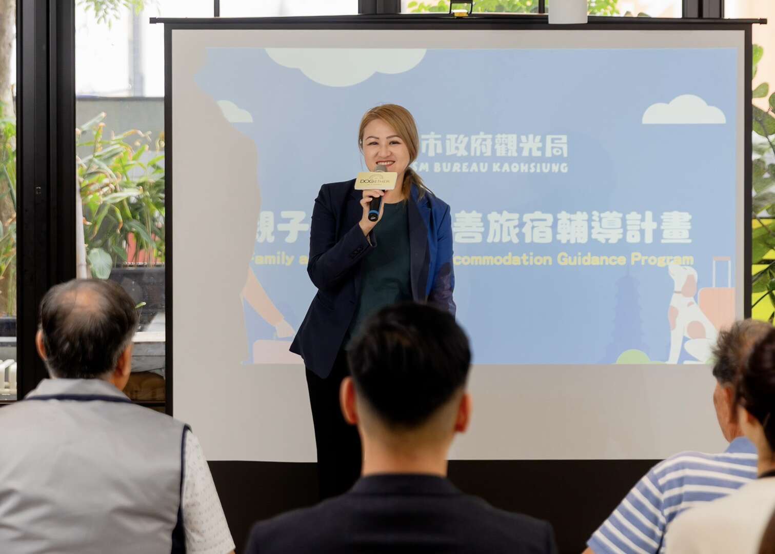圖3：高閔琳局長上台說明輔導成果