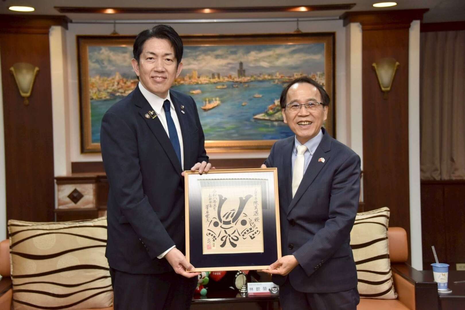 圖2：日本松原市長澤井宏文偕同觀光協會會長松本光代率團拜訪高雄，由副市長林欽榮代表市長陳其邁接待。